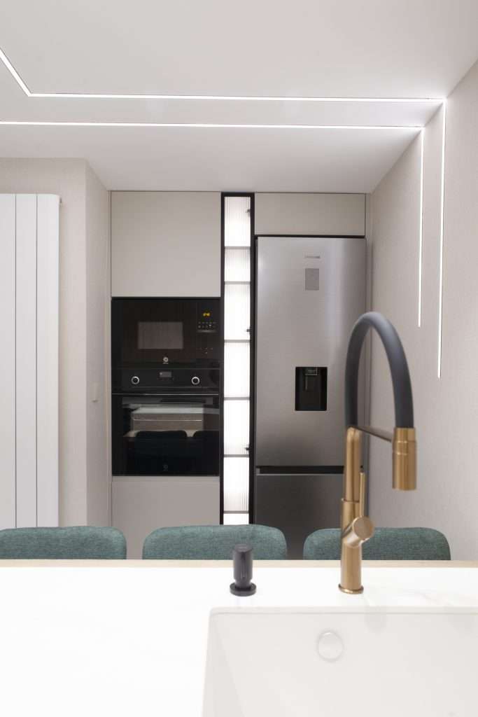 014_PARAISO_WEB - Estudio Verona ocinas y baños Zaragoza - detalle de grifería de diseño en cocina