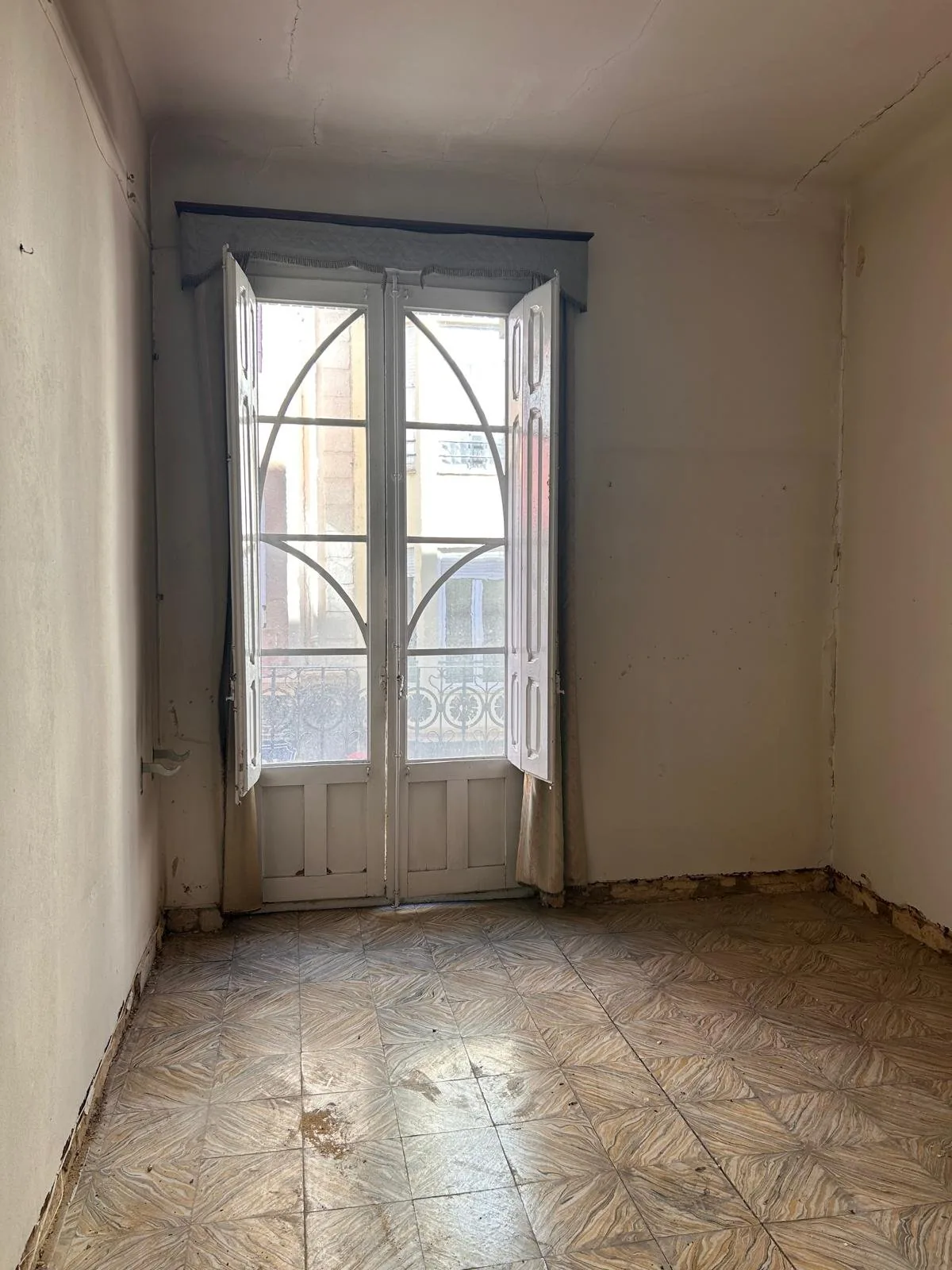 Una de las dos habitaciones que ocupaban el lugar del salón-comedor, antes de la obra