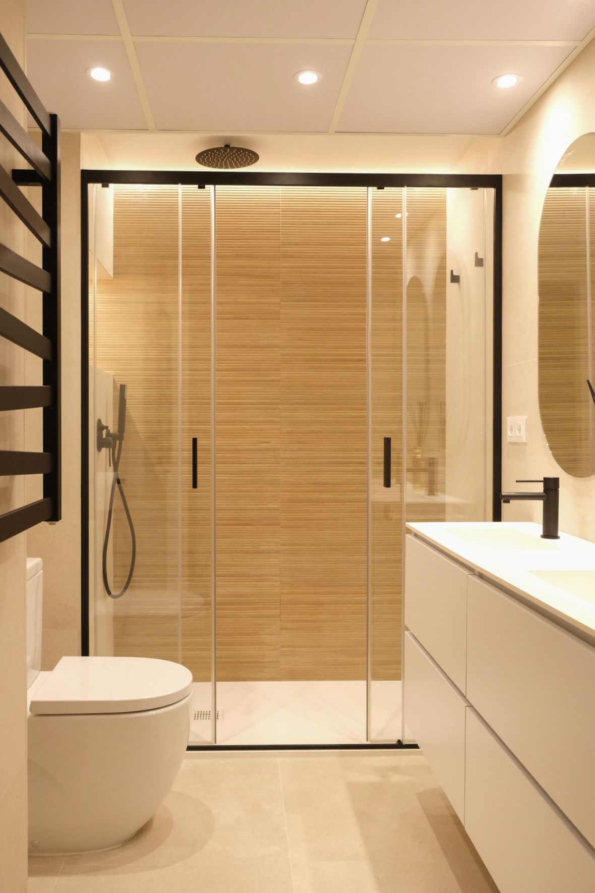 baño con ducha a ras de suelo