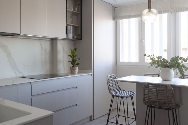 cocinas y baños Zaragoza - cocina moderna con isla central